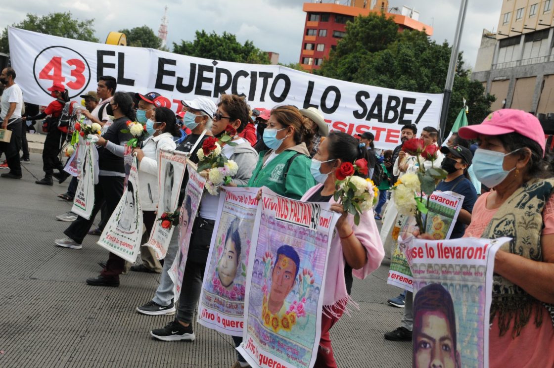Qué le pasó a los 43 y por qué: Mensajes de texto revelan nuevas pistas sobre Ayotzinapa