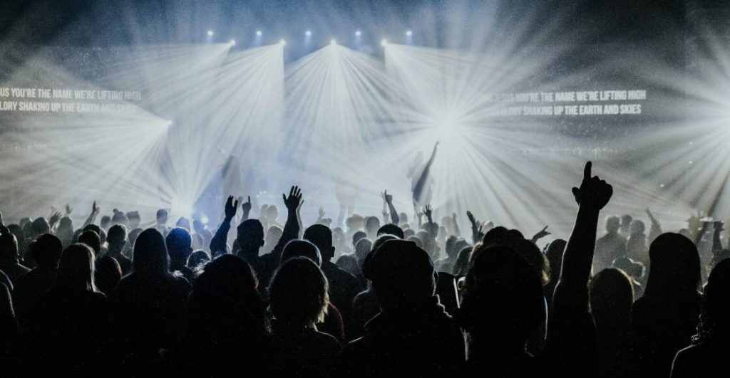 Consejos prácticos para que no te roben celulares cuando estás en un concierto