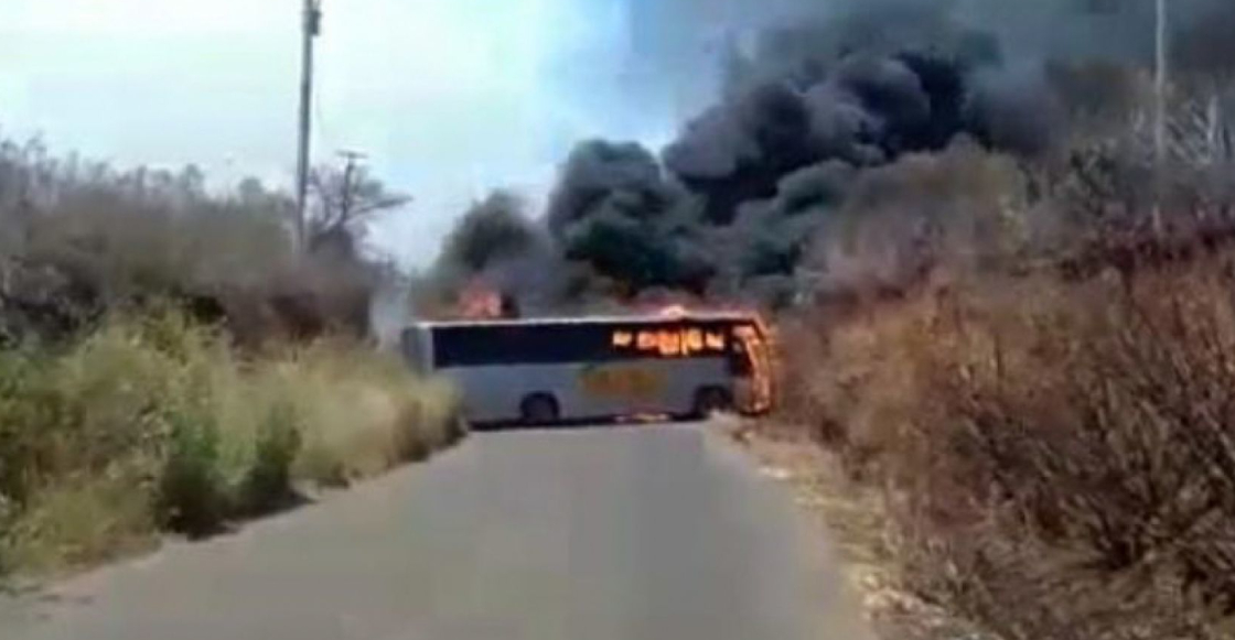 Incendian vehículos y tiendas en distintos municipios de Michoacán