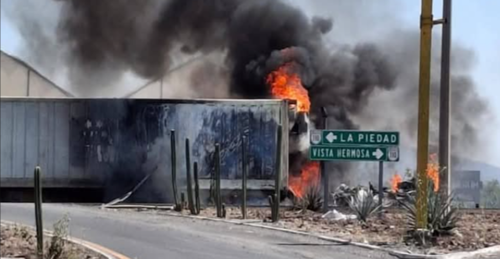 narcobloqueos-simultaneos-michoacan-jalisco-guanajuato-29-municipios-detenidos-conflicto-3