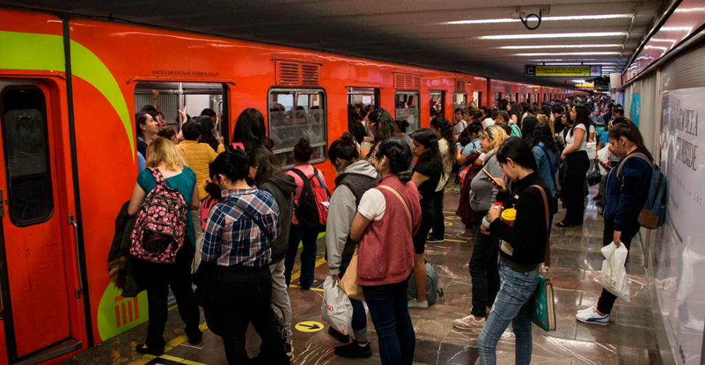Detienen a 4 sujetos por actos sexuales en Línea 7 del Metro