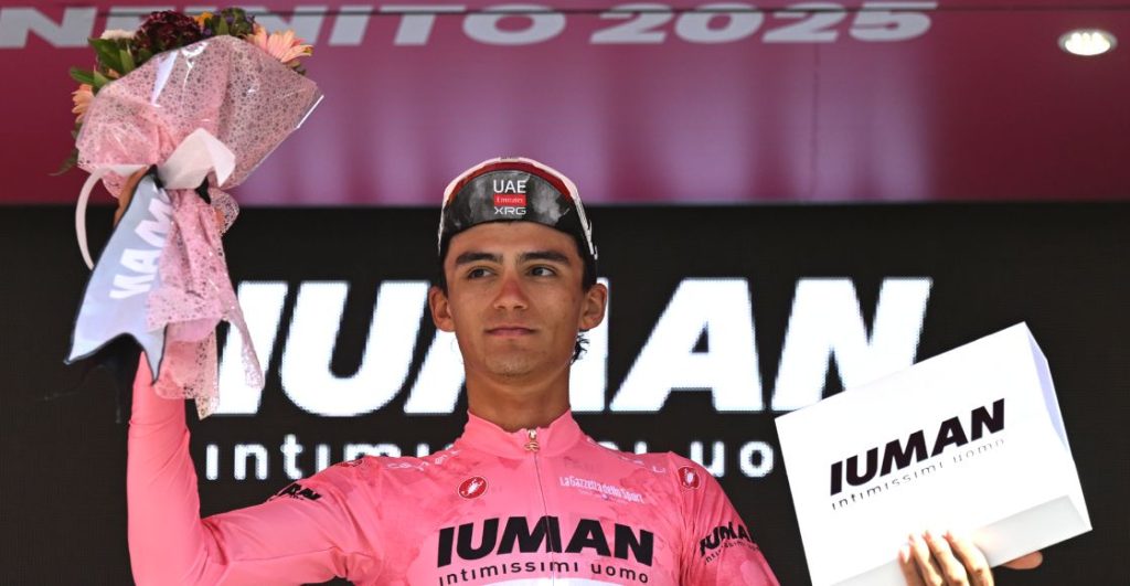 Isaac del Toro ciclista mexicano líder del Giro de Italia 2025