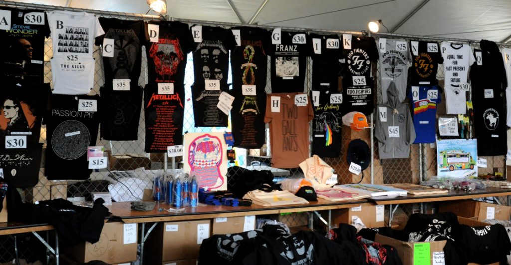 El negocio de la merch: ¿Ya es más importante que la propia música?