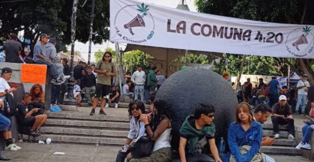 realizan-rodada-comuna-420-afuera-metro-hidalgo-cdmx-1
