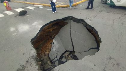 aparece-enorme-socavon-iztapalapa-tras-intensas-lluvias-1