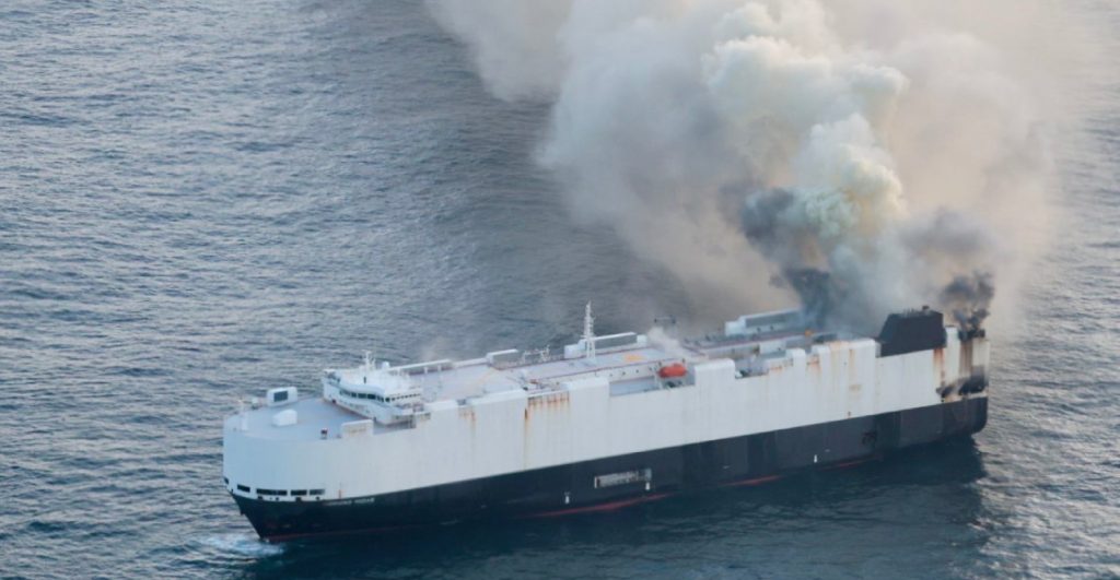 barco-miles-autos-incendia-dirigia-mexico-desde-china